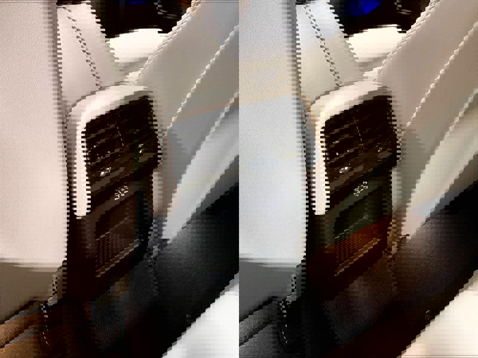 Used 2024 BMW 540i xDrive w/ Convenience Package image 27