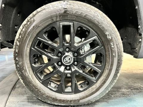 Used 2025 Toyota Tundra Limited AWD/4WD image 28