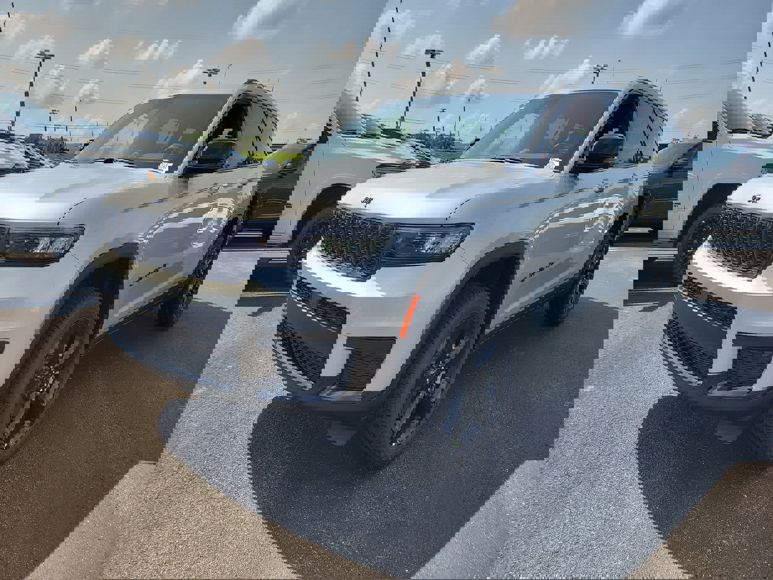 New 2025 Jeep Grand Cherokee L Altitude image 4