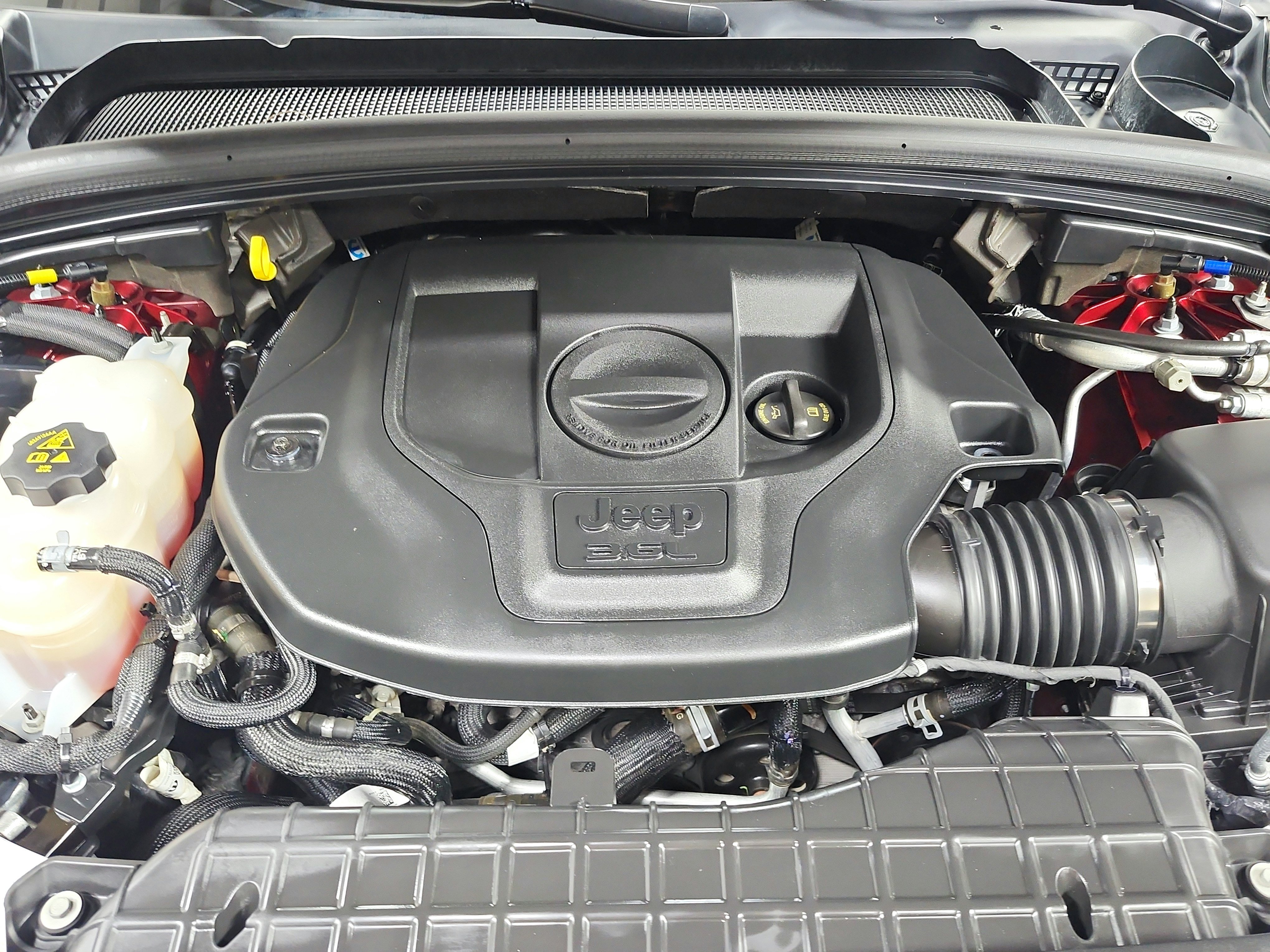 Used 2023 Jeep Grand Cherokee Overland AWD/4WD image 33