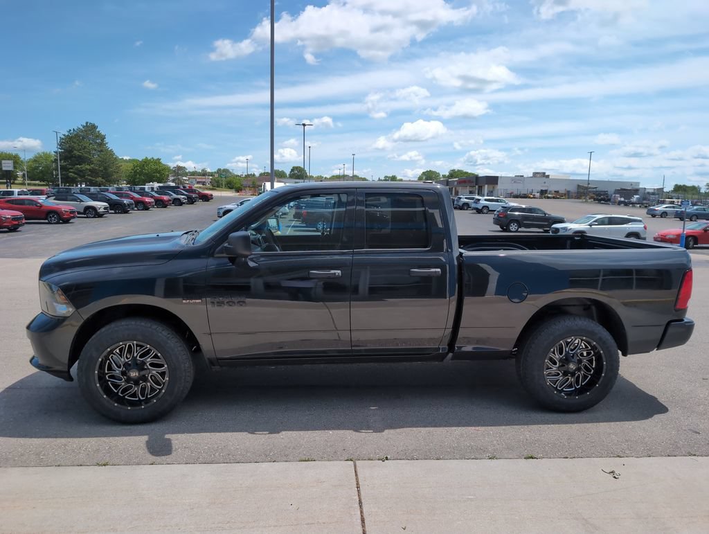 Used 2018 RAM 1500 Express w/ Black Ram 1500 Express Group AWD/4WD image 5