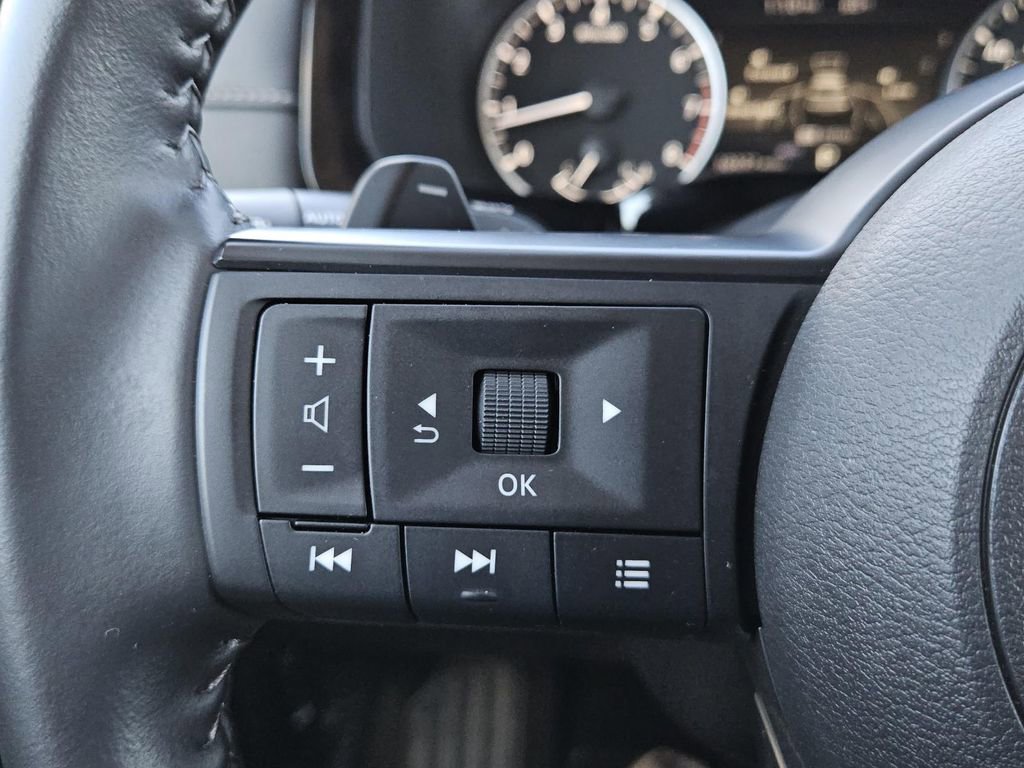 Used 2024 Nissan Pathfinder SV image 15