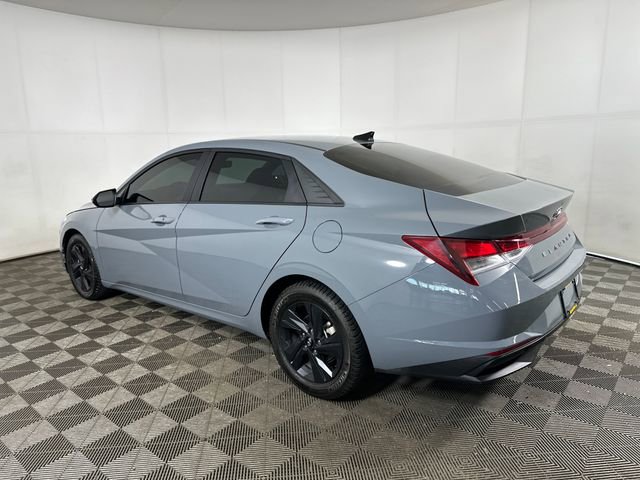 Used 2022 Hyundai Elantra SEL w/ Preferred Accessory Package FWD image 5