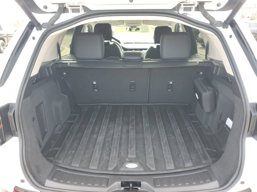 Used 2025 Land Rover Discovery Sport S image 38