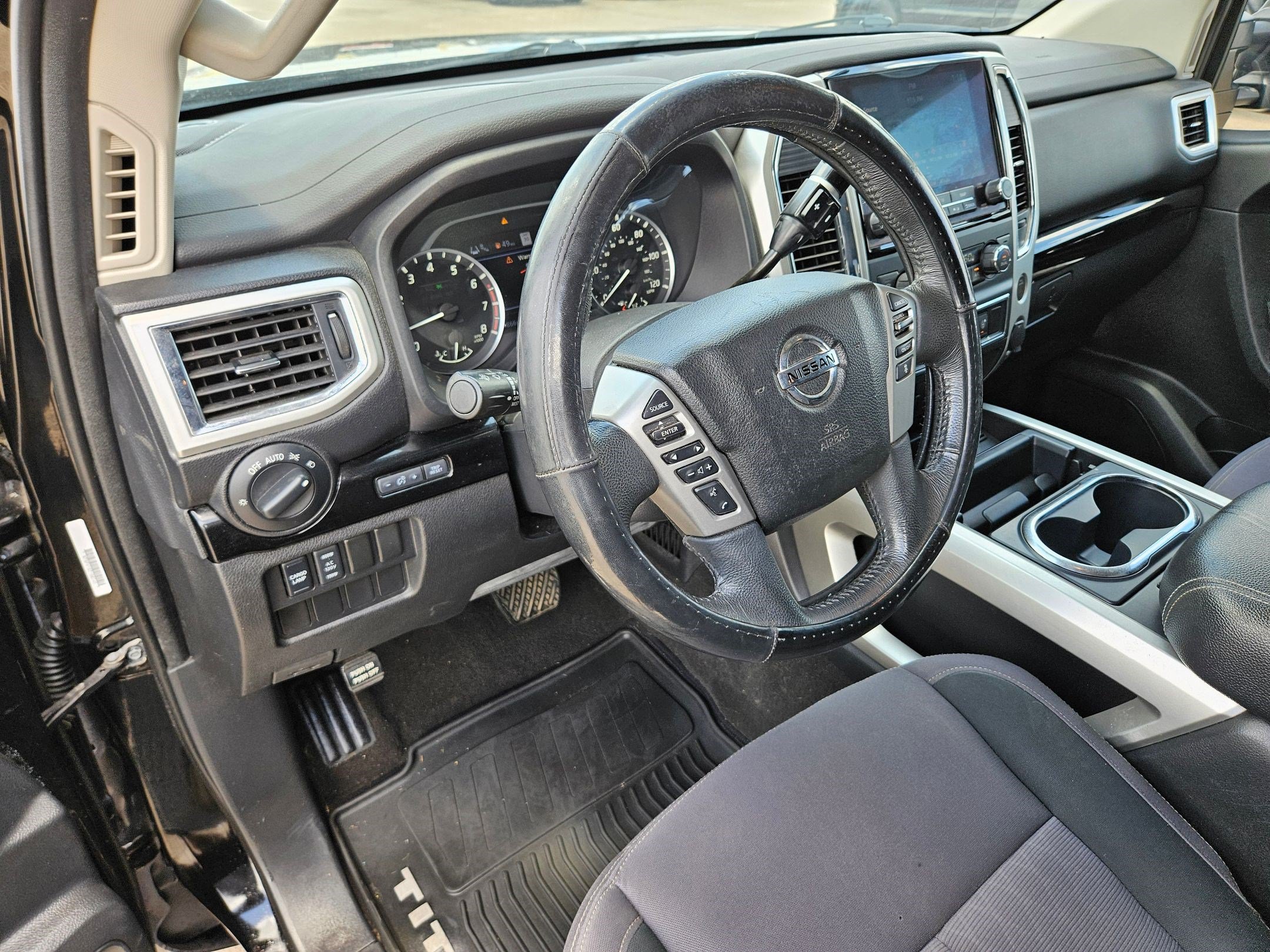 Used 2020 Nissan Titan SV w/ SV Convenience Package RWD image 14