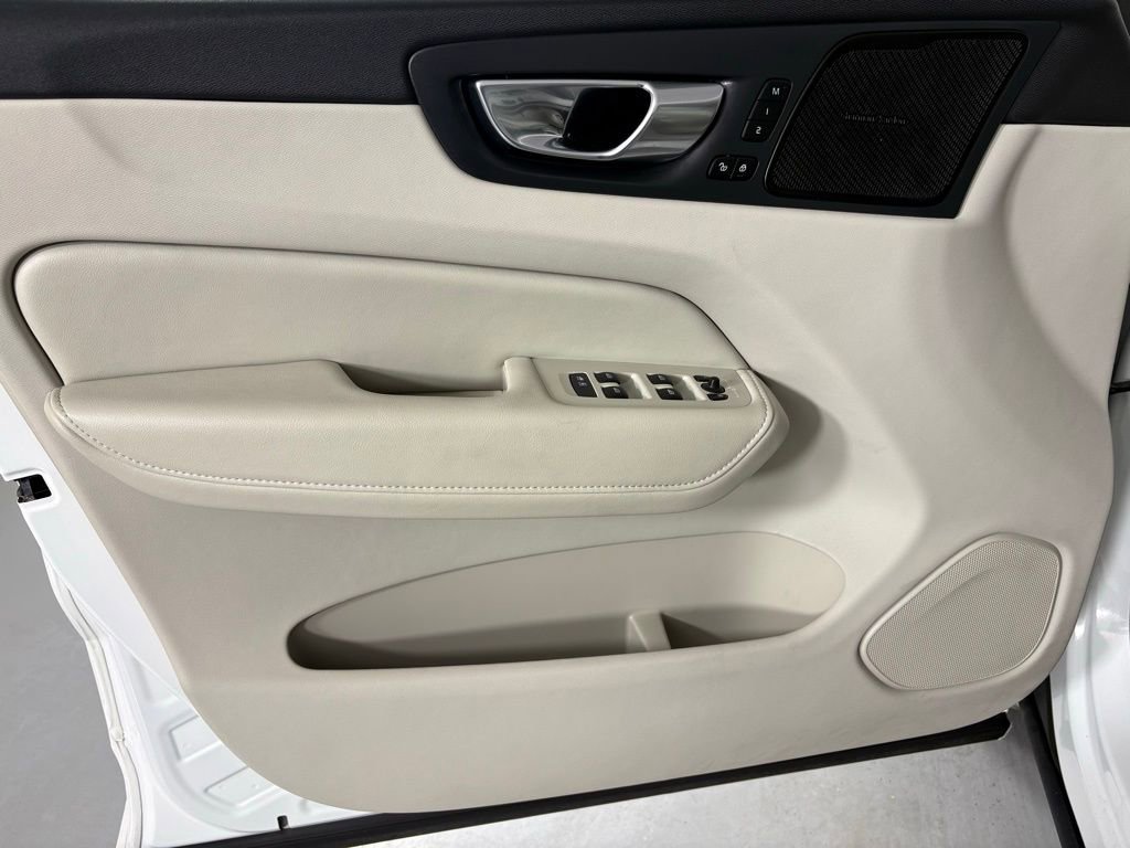 Used 2023 Volvo XC60 B5 Ultimate w/ Protection Package image 14