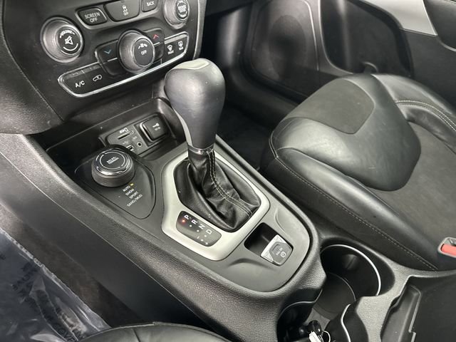 Used 2018 Jeep Cherokee Latitude Plus w/ Cold Weather Group AWD/4WD image 16