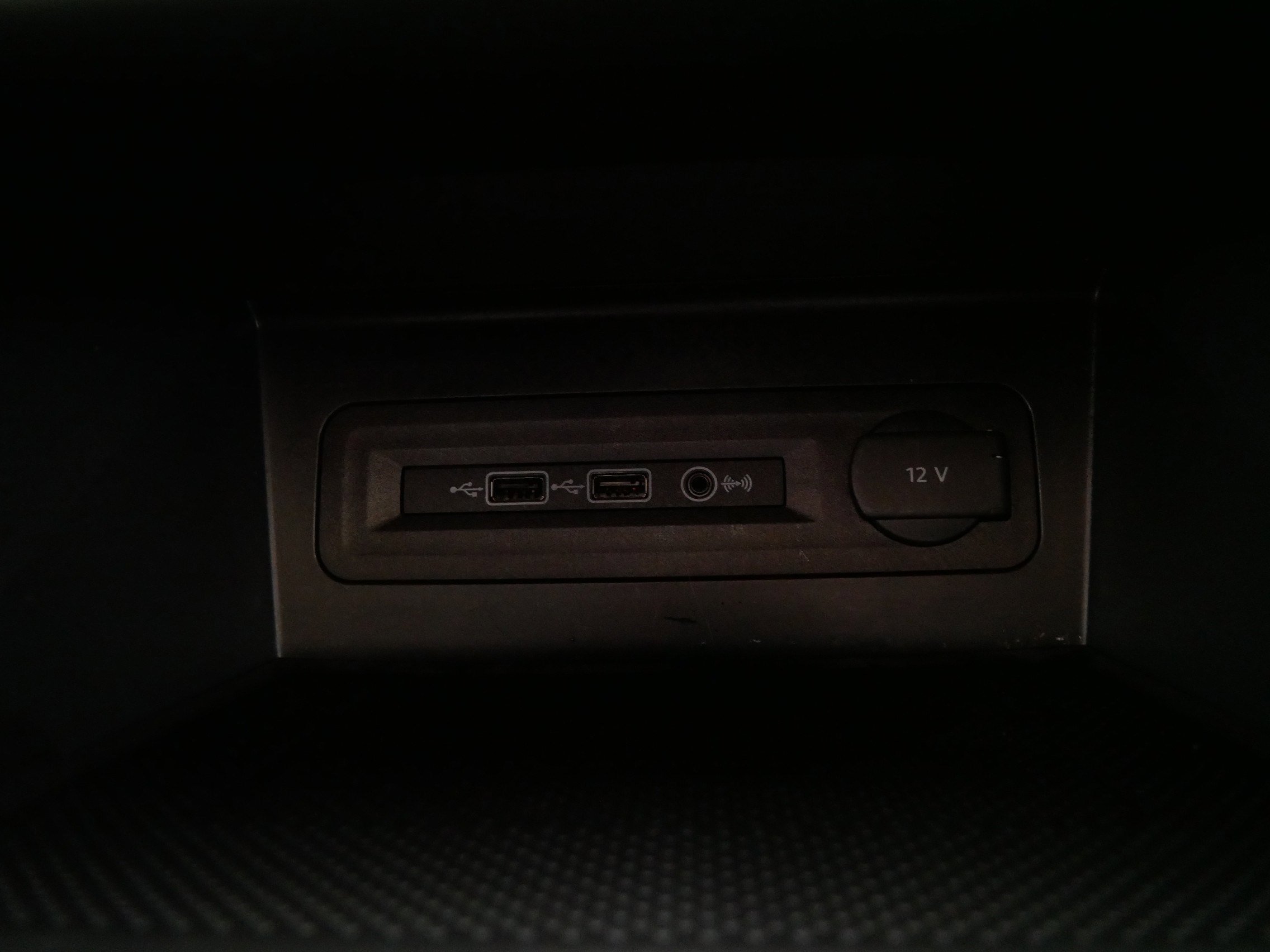 Certified 2020 Volkswagen Atlas Cross Sport SE image 30