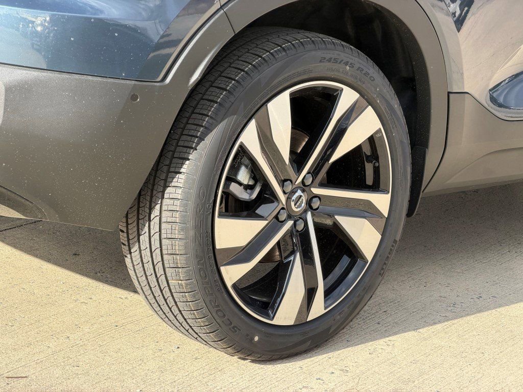New 2026 Volvo XC40 B5 Ultra w/ Protection Package Premier image 9