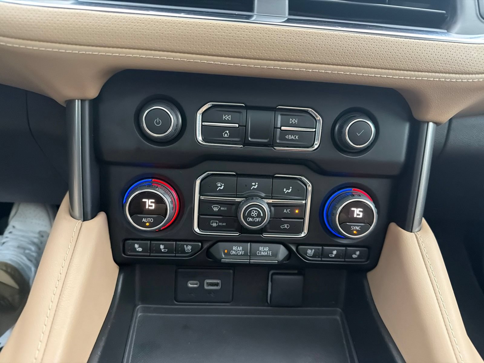 Used 2022 Chevrolet Suburban Premier AWD/4WD image 15