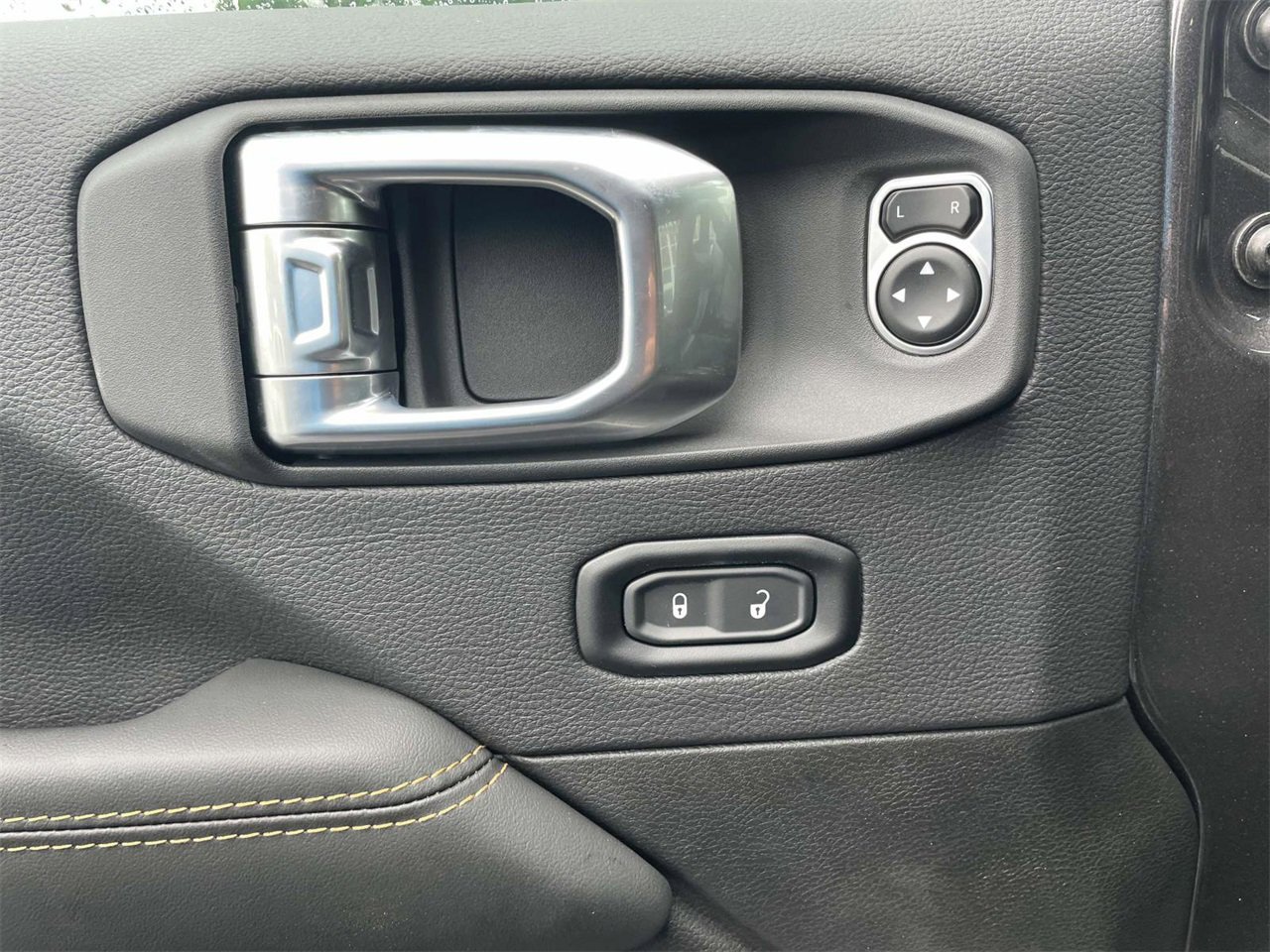 New 2025 Jeep Wrangler Sahara w/ Safety Group image 27