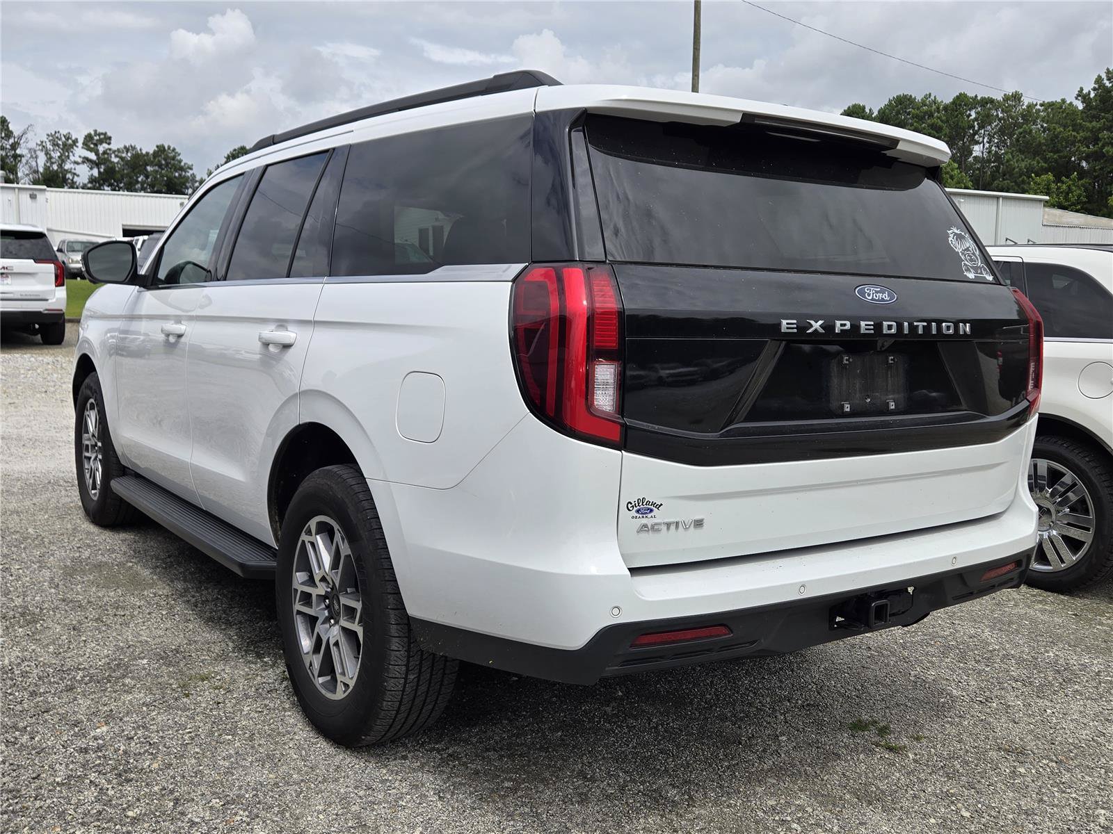 Used 2026 Ford Expedition Active RWD image 5