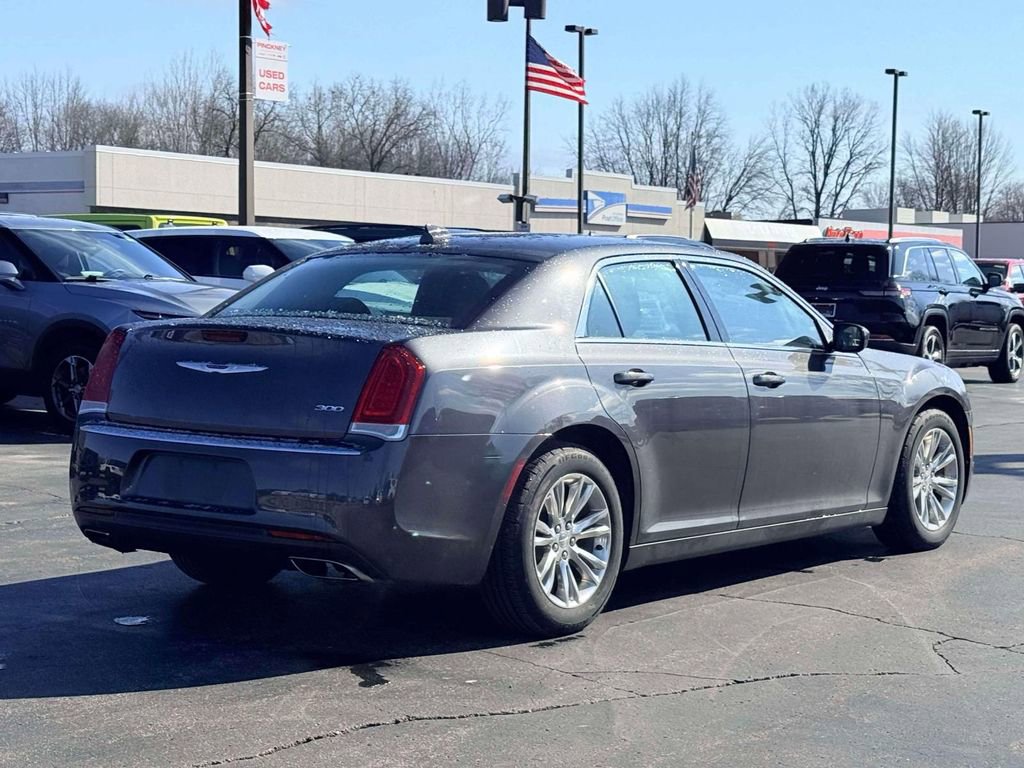 Used 2019 Chrysler 300 Touring w/ Driver Convenience Group RWD image 7