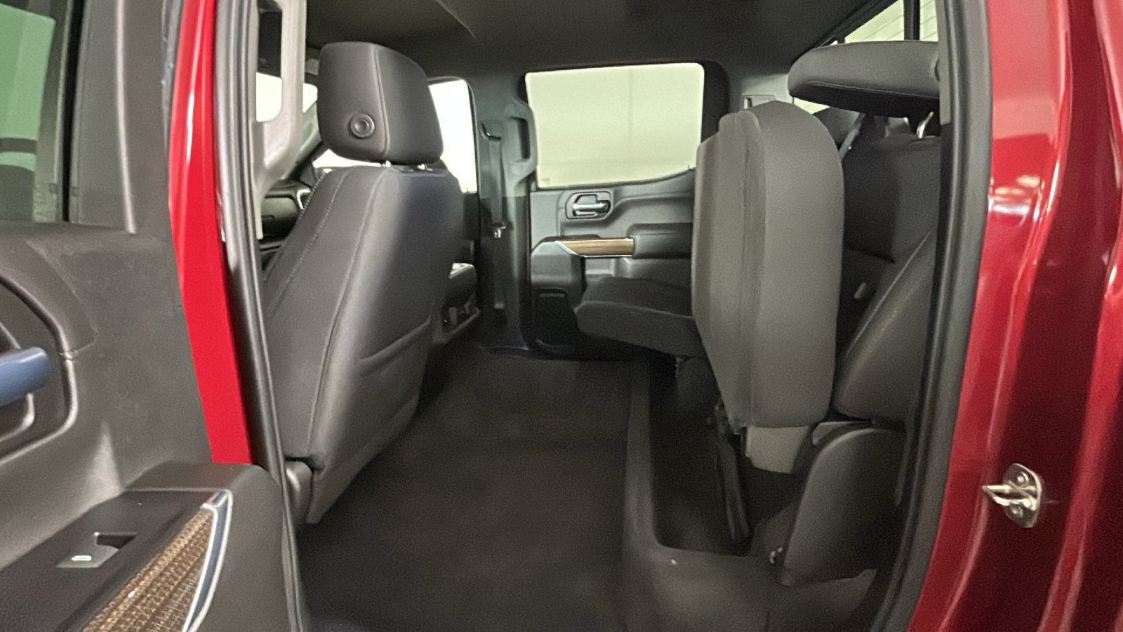 Used 2020 Chevrolet Silverado 1500 LT Trail Boss AWD/4WD image 32