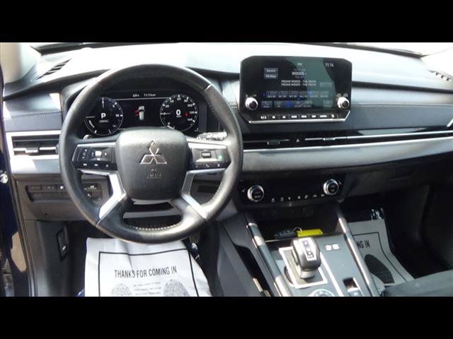 Used 2023 Mitsubishi Outlander SE AWD/4WD image 13