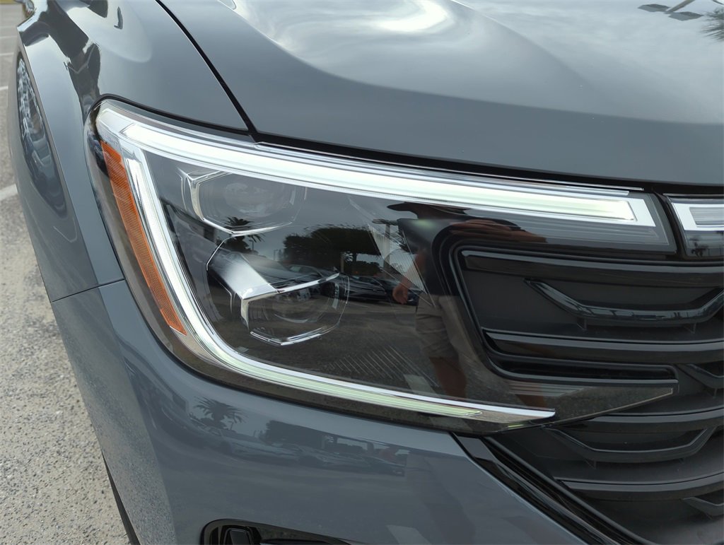 New 2026 Volkswagen Atlas Cross Sport SEL R-Line image 13