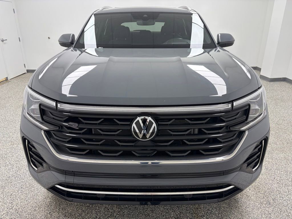 Used 2024 Volkswagen Atlas Cross Sport SEL R-Line AWD/4WD image 2