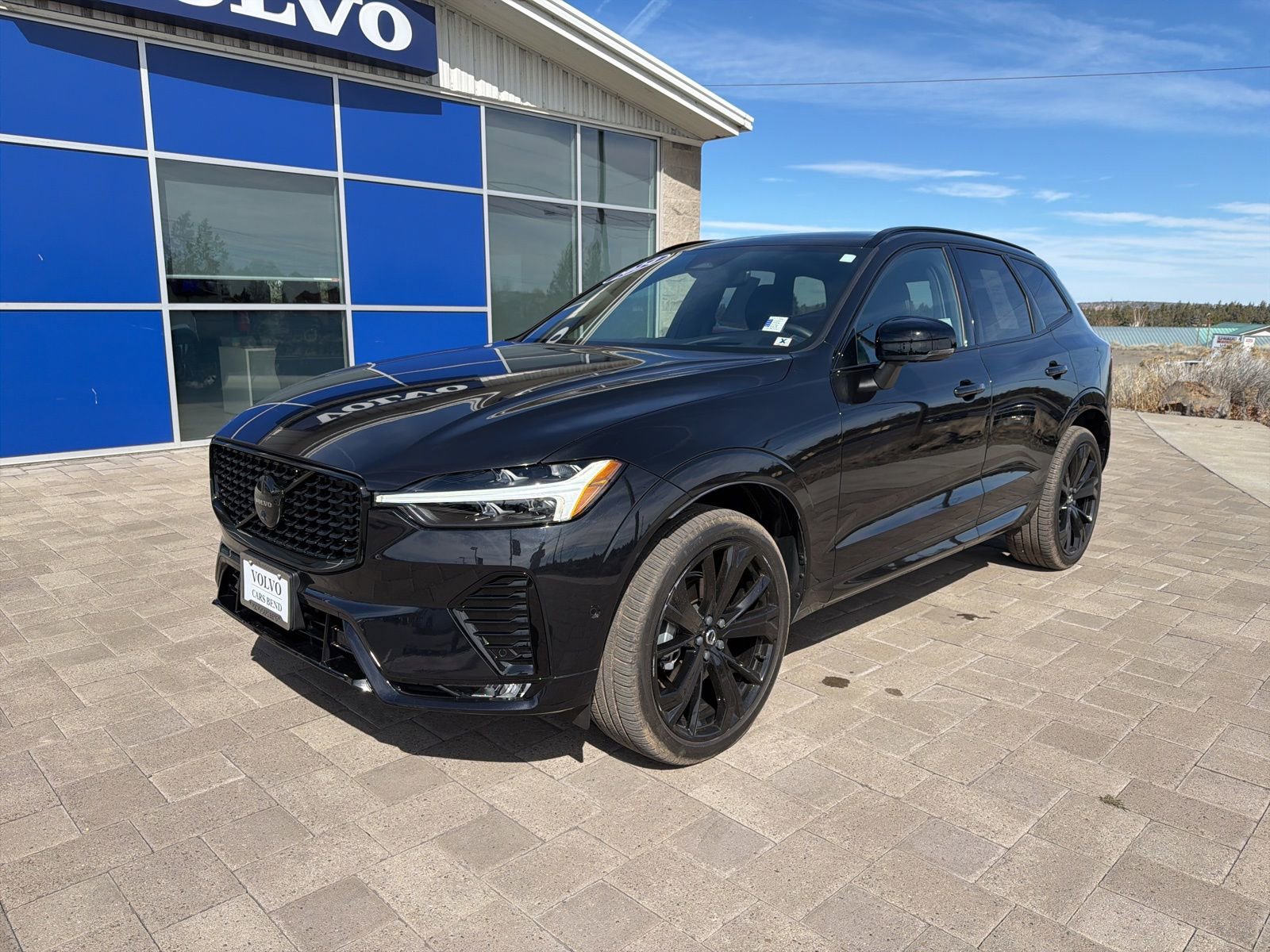 Used 2024 Volvo XC60 B5 Ultimate w/ Protection Package Premier image 27