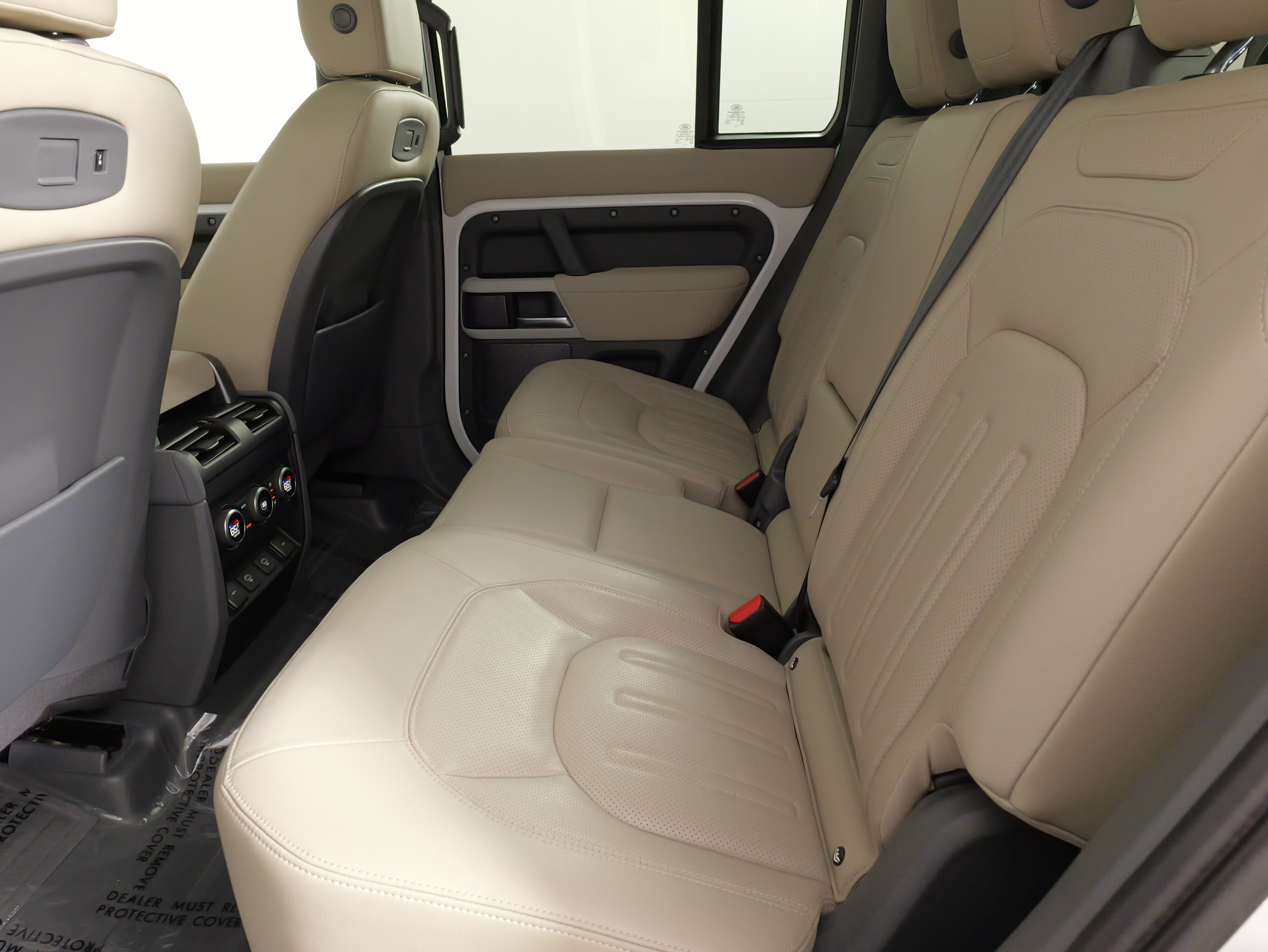 Used 2022 Land Rover Defender 110 SE AWD/4WD image 36