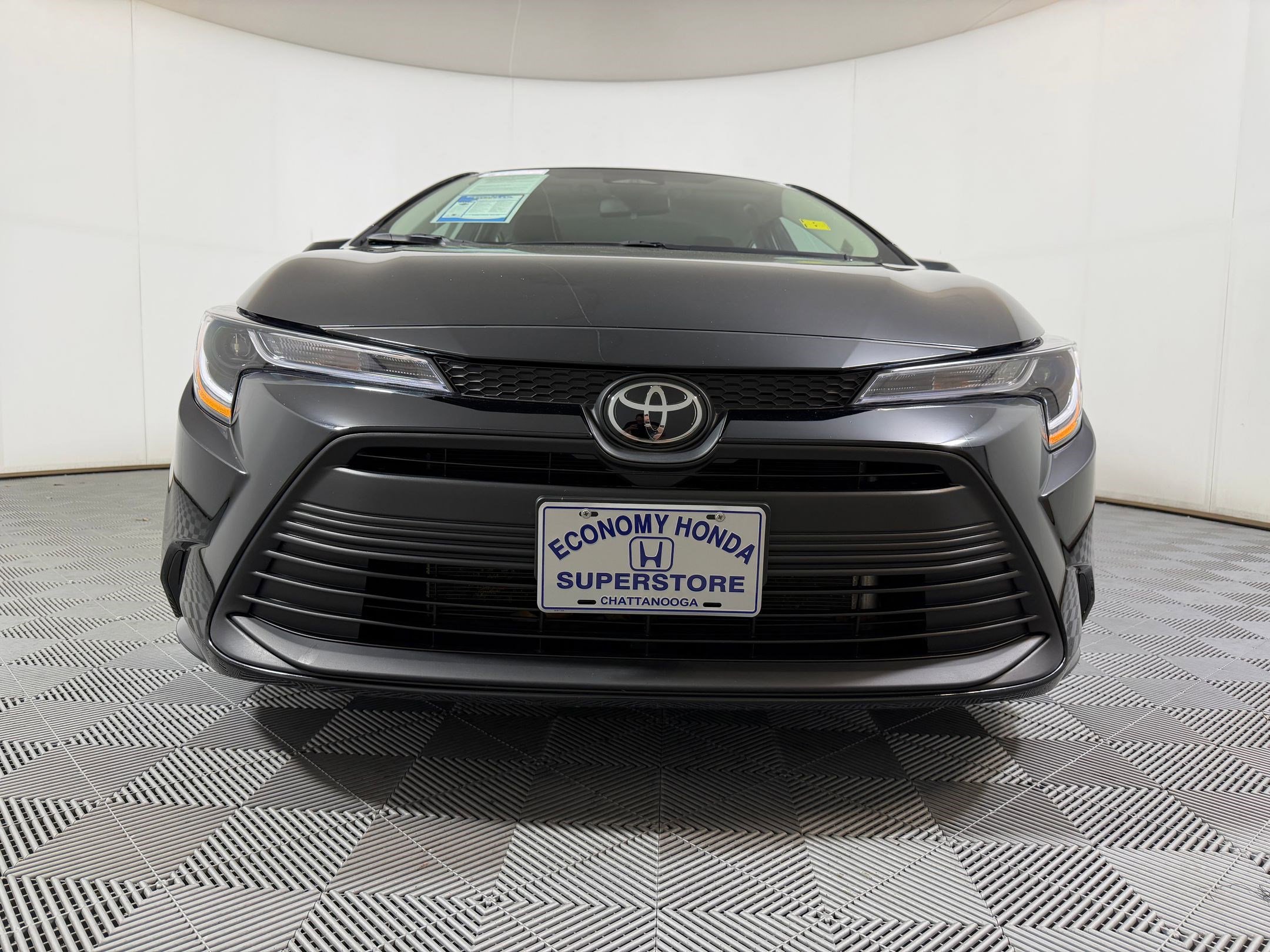 Used 2025 Toyota Corolla LE FWD image 5