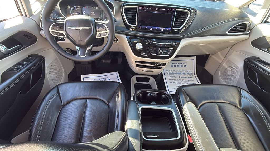 Used 2022 Chrysler Pacifica Touring-L image 14