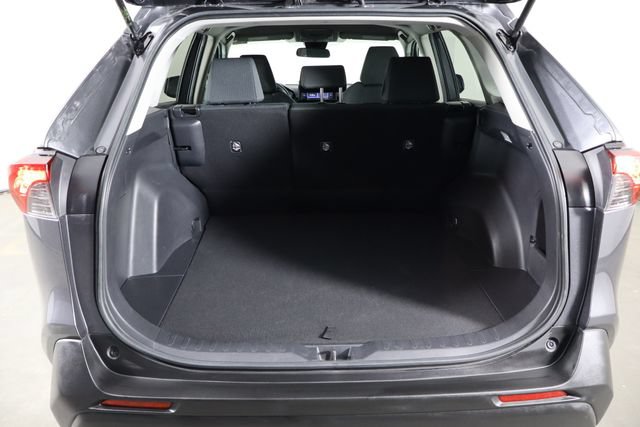 Used 2021 Toyota RAV4 LE w/ Carpet Mat Package (TMS) AWD/4WD image 17
