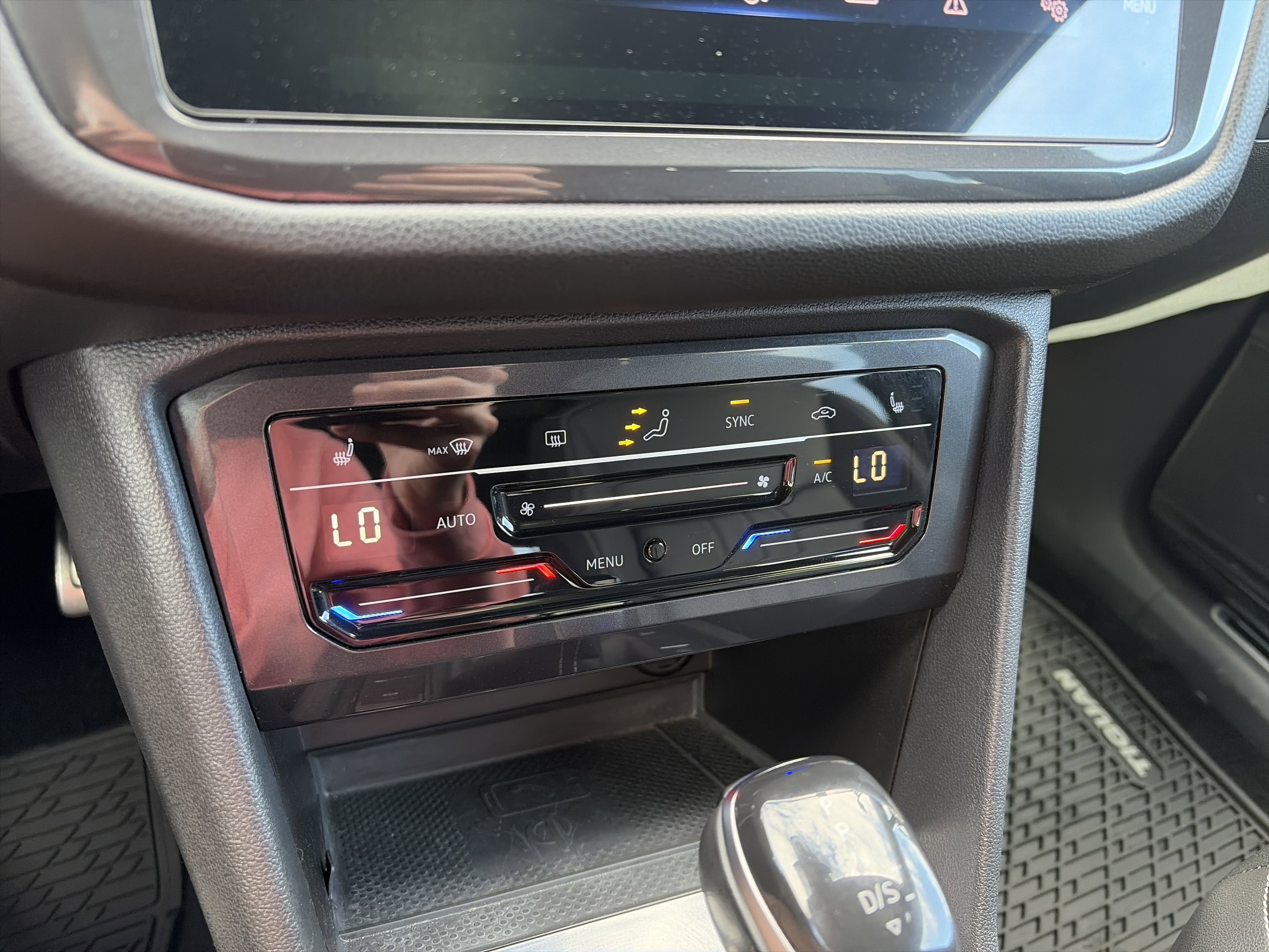 Certified 2023 Volkswagen Tiguan SE R-Line image 20