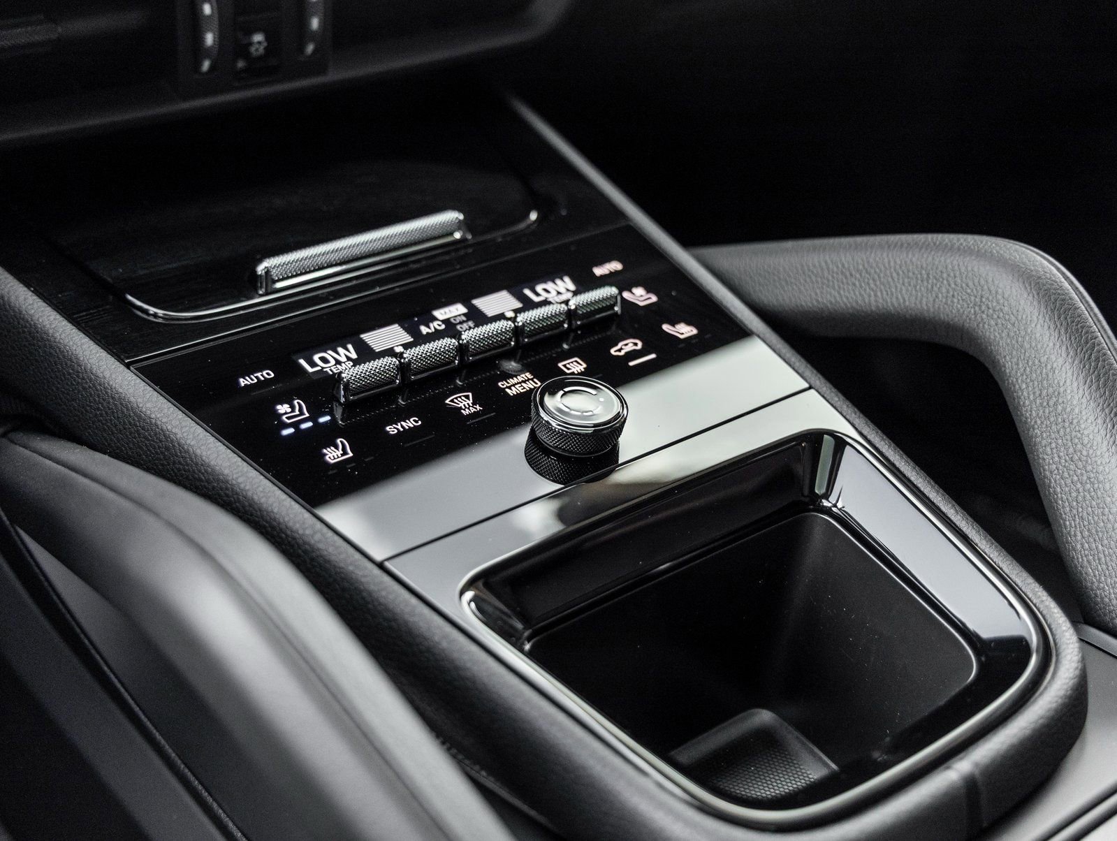 Certified 2025 Porsche Cayenne Coupe image 27