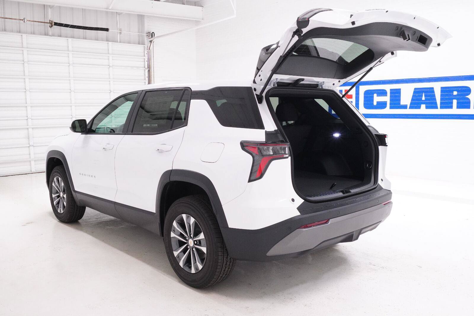 New 2027 Chevrolet Equinox LT FWD image 32