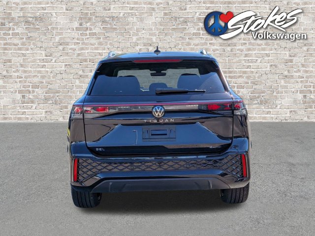 Used 2025 Volkswagen Tiguan SEL R-Line AWD/4WD image 5