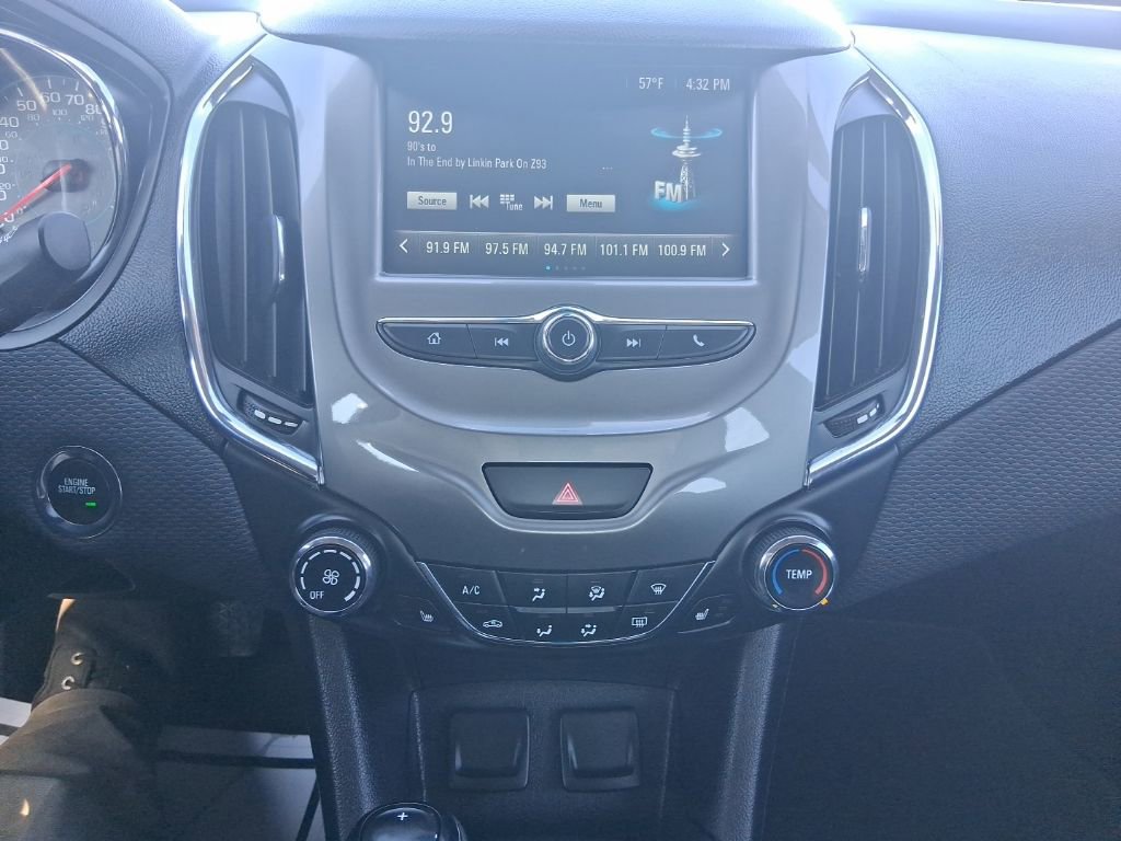 Used 2018 Chevrolet Cruze LT w/ LT Convenience Package FWD image 20