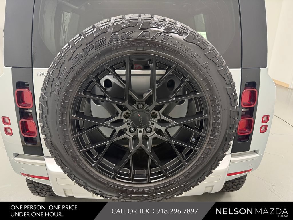 Used 2022 Land Rover Defender 110 XS Edition AWD/4WD image 13