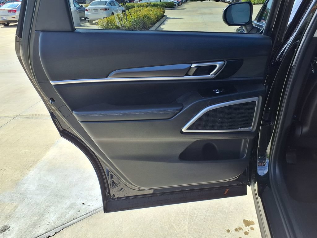 Used 2024 Kia Telluride LX FWD image 19