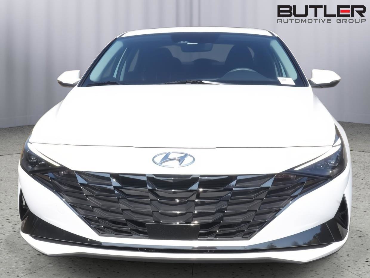 Used 2023 Hyundai Elantra Limited w/ Cargo Package image 2