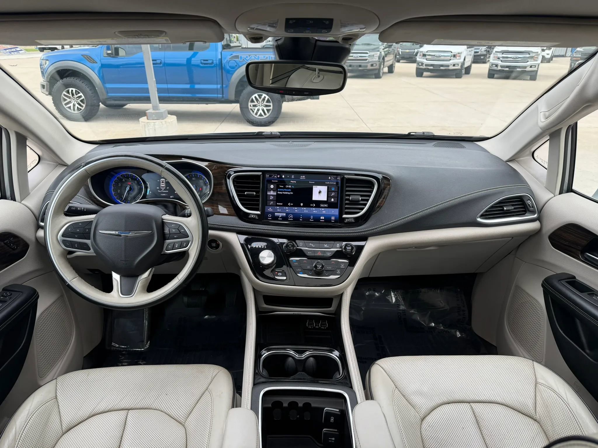 Used 2021 Chrysler Pacifica Limited image 17