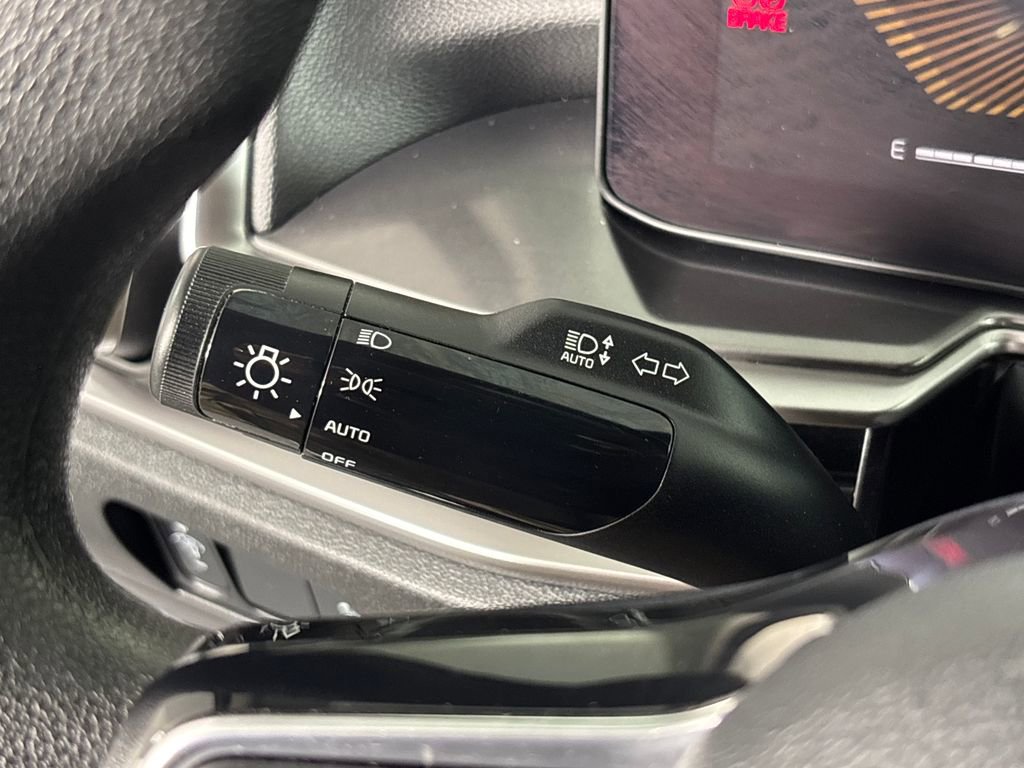 Used 2024 Kia Sorento LX image 16