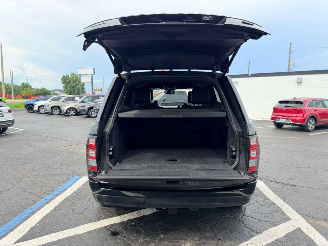 Used 2017 Land Rover Range Rover Supercharged AWD/4WD image 8
