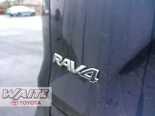 Used 2023 Toyota RAV4 XLE Premium image 3