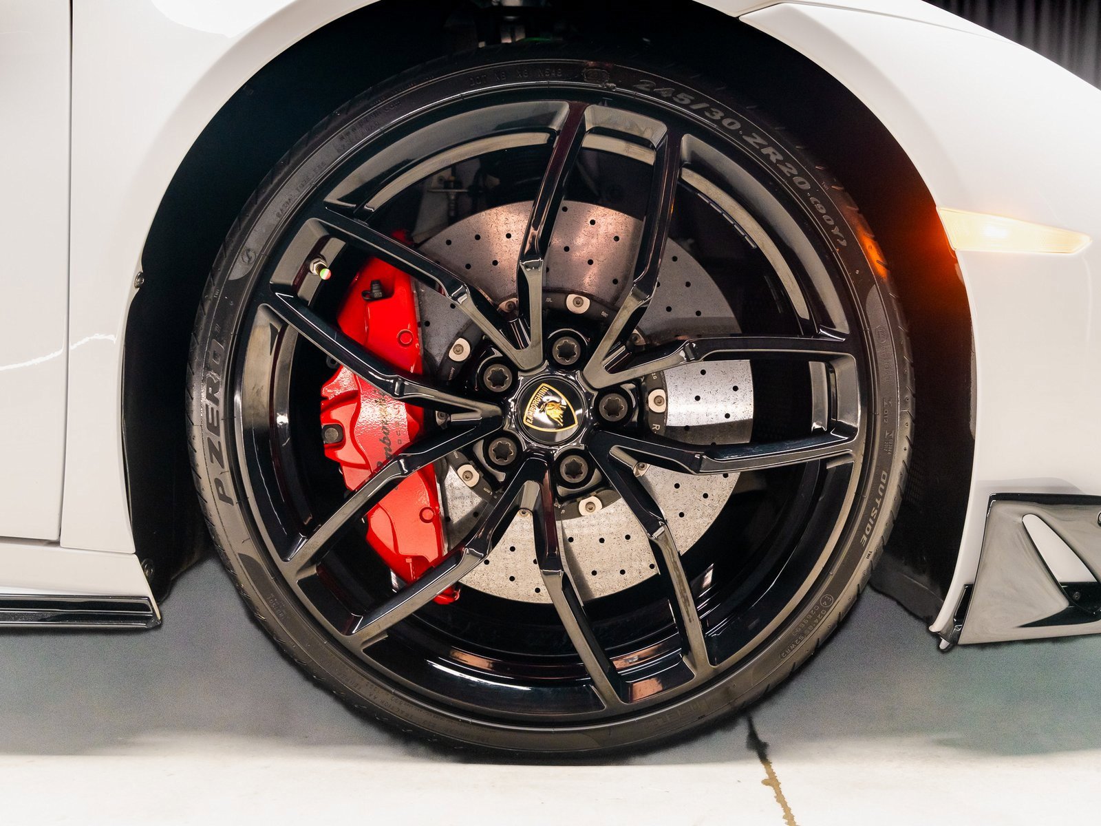 Used 2015 Lamborghini Huracan LP 610-4 image 3