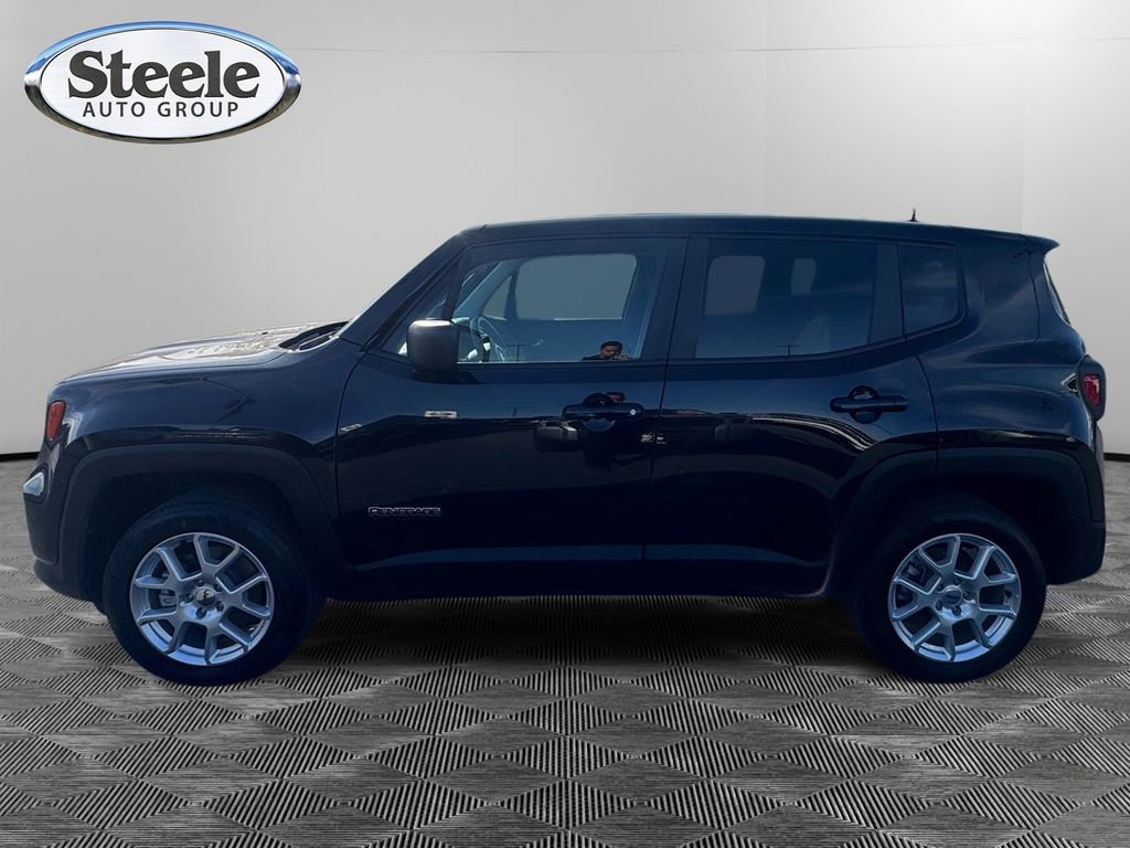 Used 2023 Jeep Renegade Latitude image 2