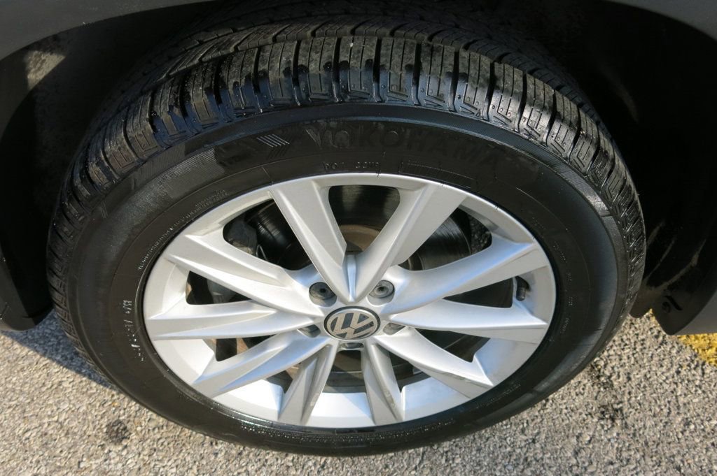 Used 2017 Volkswagen Tiguan Limited w/ Alloy Wheels Package image 32