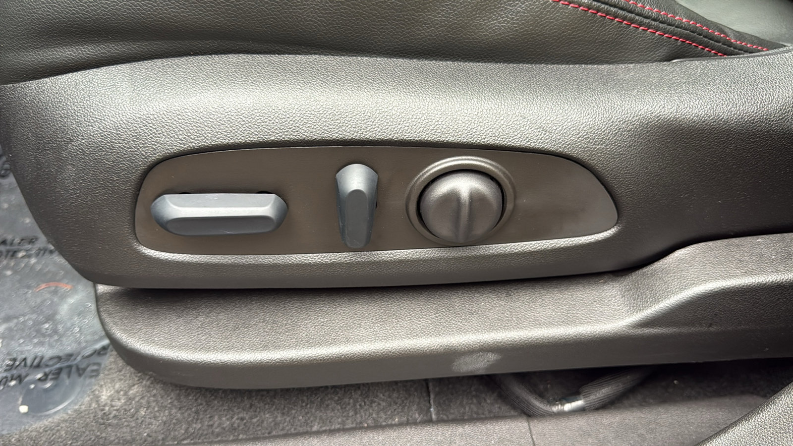 Used 2022 Chevrolet Equinox RS w/ RS Leather Package image 12