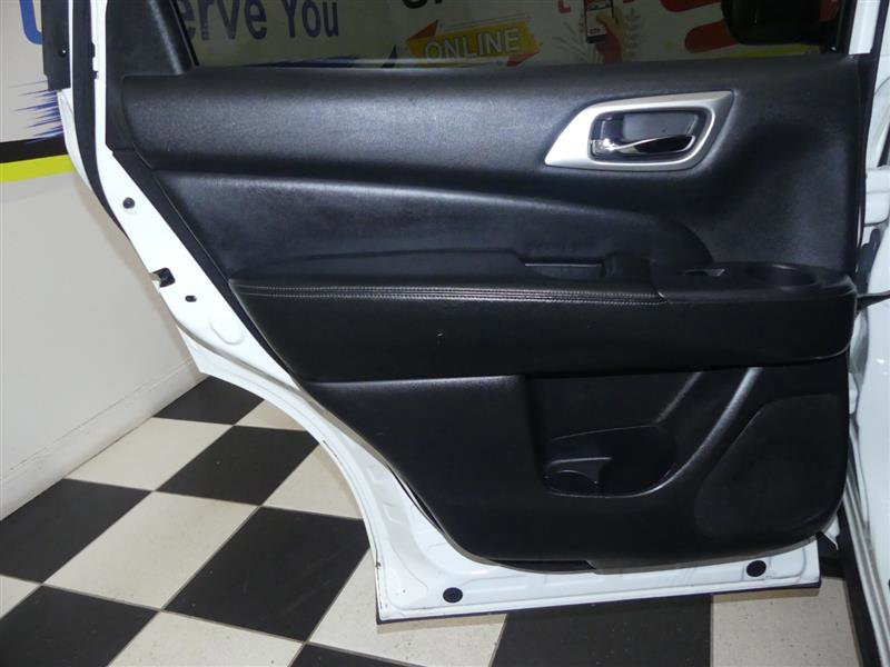 Used 2019 Nissan Pathfinder SV image 26