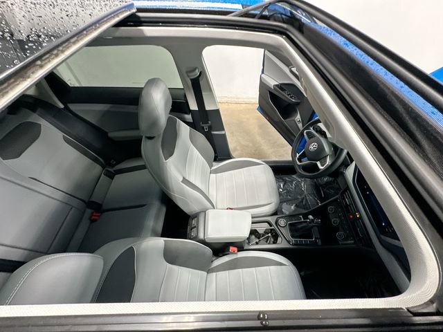Used 2023 Volkswagen Taos SE w/ Panoramic Sunroof Package AWD/4WD image 6