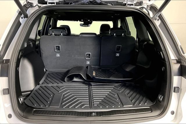 Used 2024 Jeep Grand Cherokee Limited w/ Black Appearance Package RWD image 28