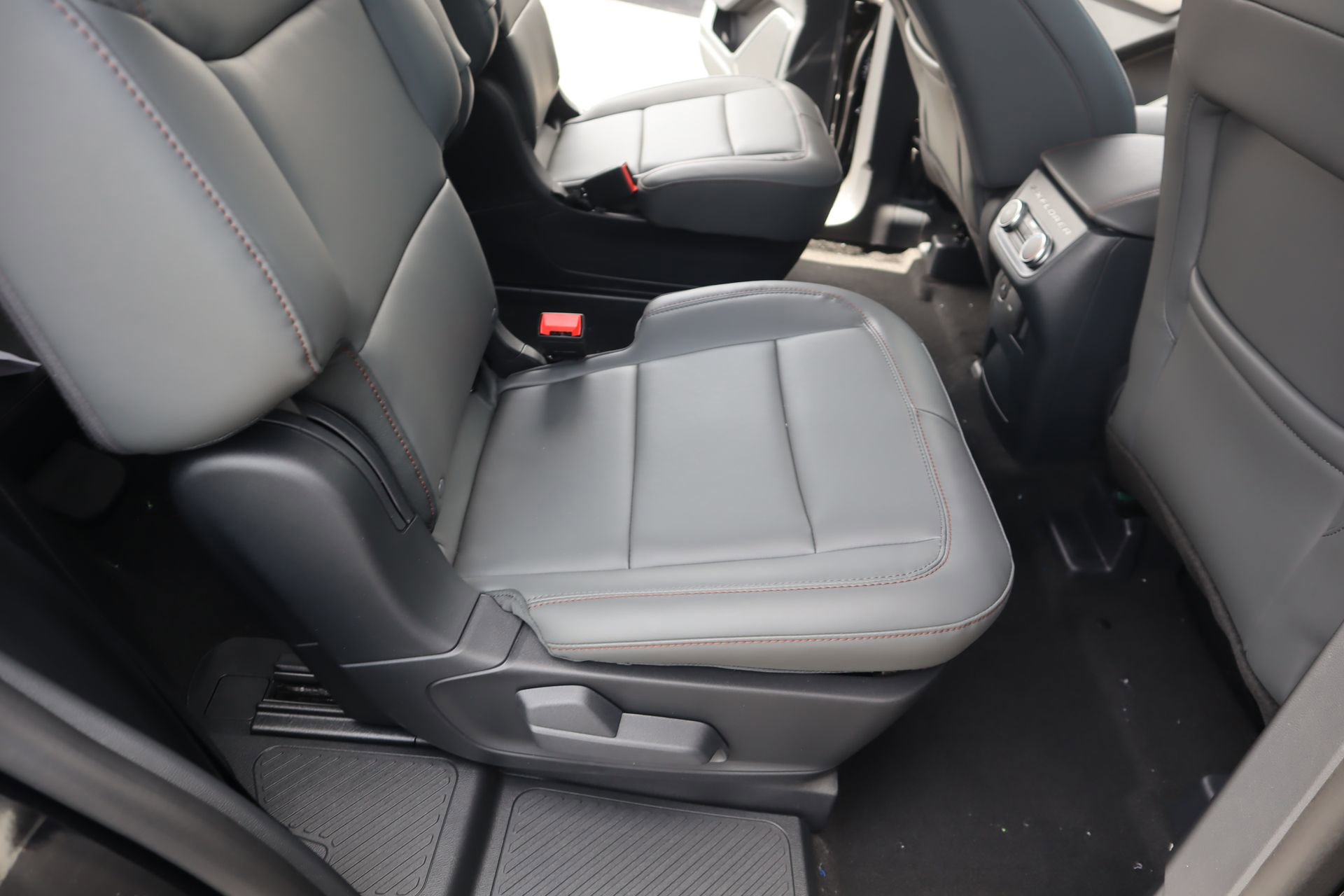 New 2026 Ford Explorer Active image 15