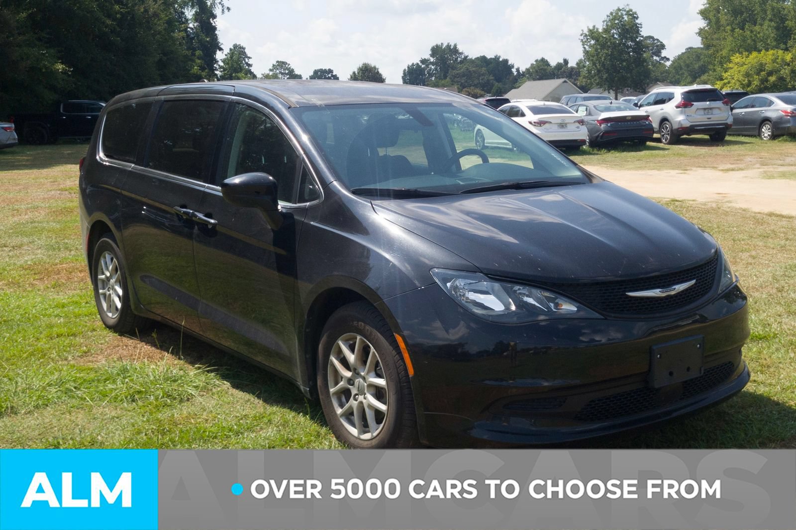 Used 2022 Chrysler Voyager LX FWD image 2