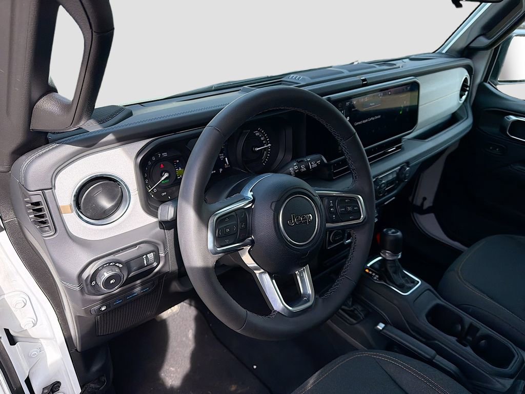 Used 2025 Jeep Wrangler Unlimited Sahara image 9