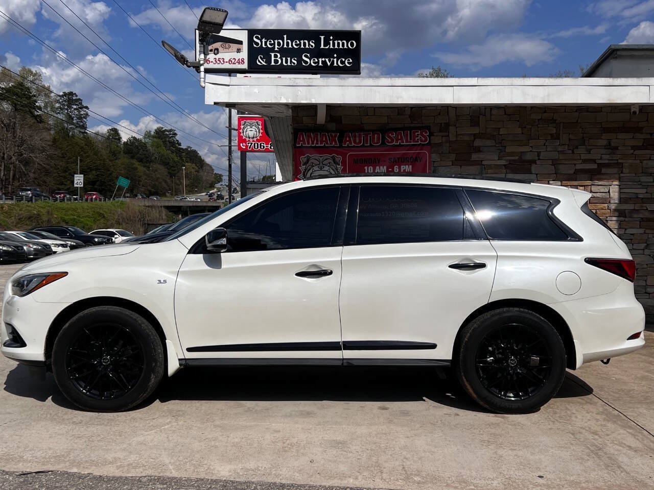 Used 2017 INFINITI QX60 Luxe w/ Premium Plus Package AWD/4WD image 3