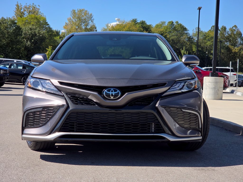 Used 2024 Toyota Camry XSE FWD image 3